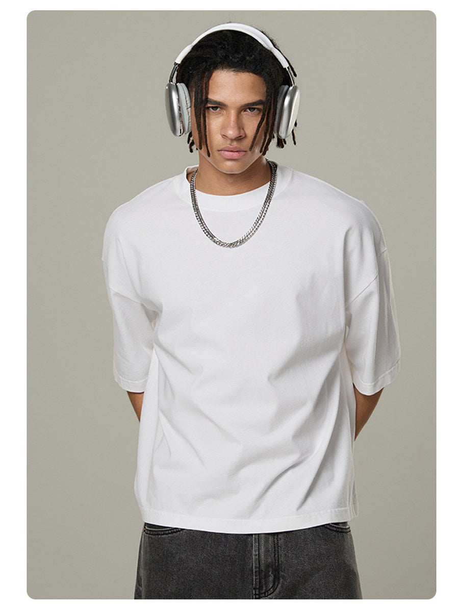 Model wearing White 260G boxy T-shirt