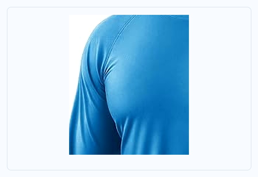 Raglan sleeve detail
